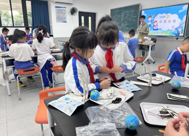 优化评价机制突出在教师教学评价中跨学科教学成果的权重